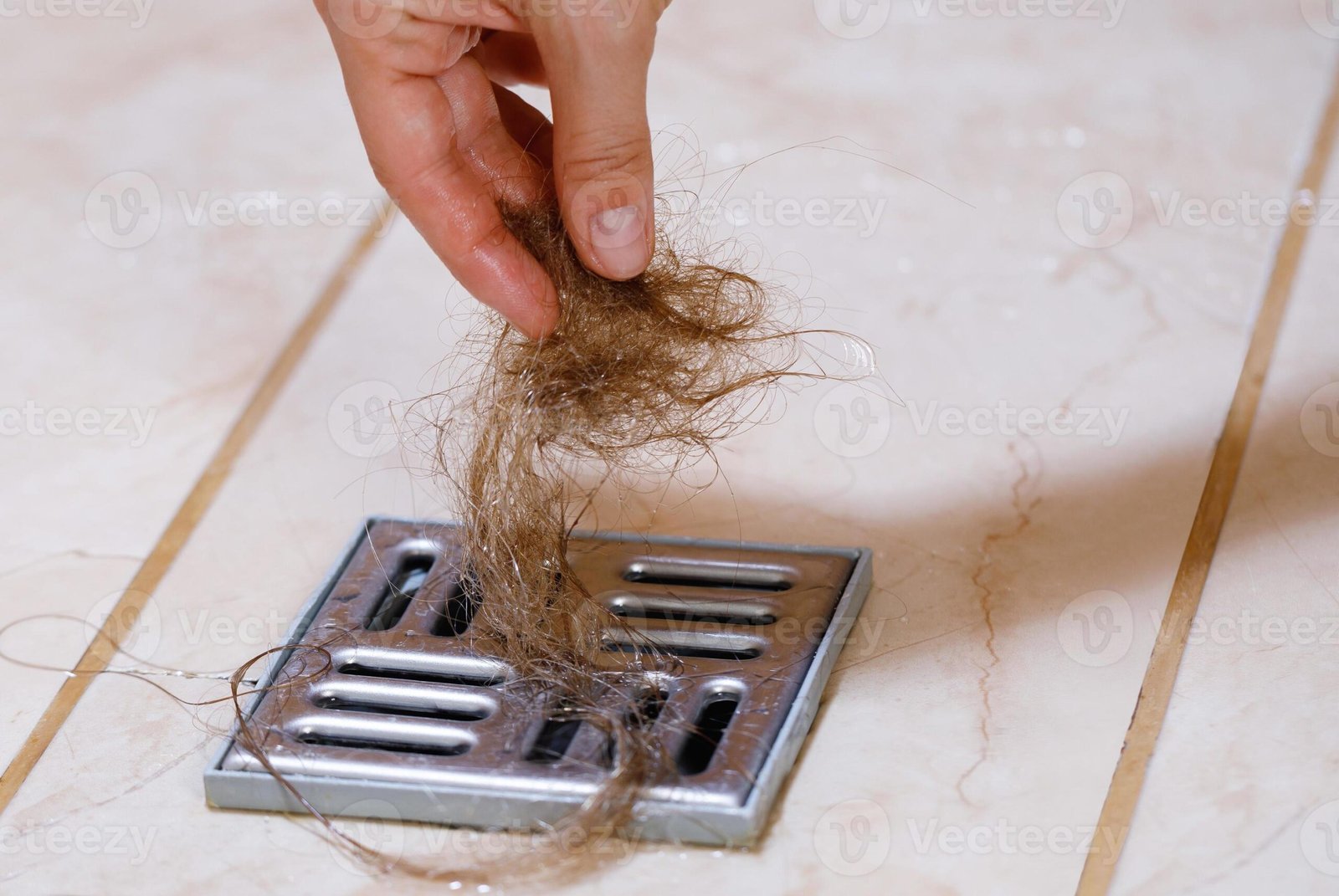 Como Evitar Cabelo Acumulado no Ralo do Banheiro